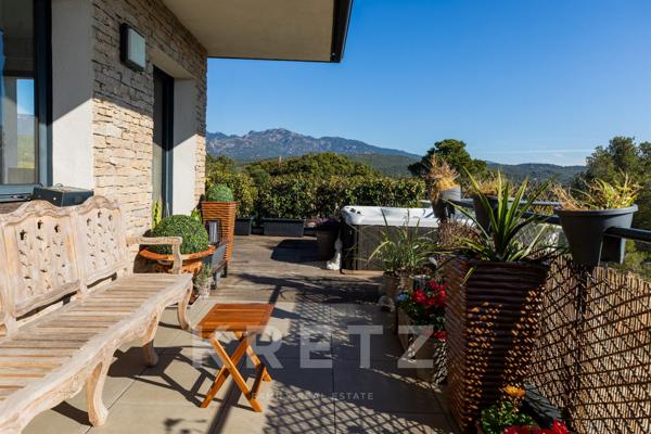 MAISON SUR LES TOITS de 120 m², en DERNIER ÉTAGE avec VUE MER