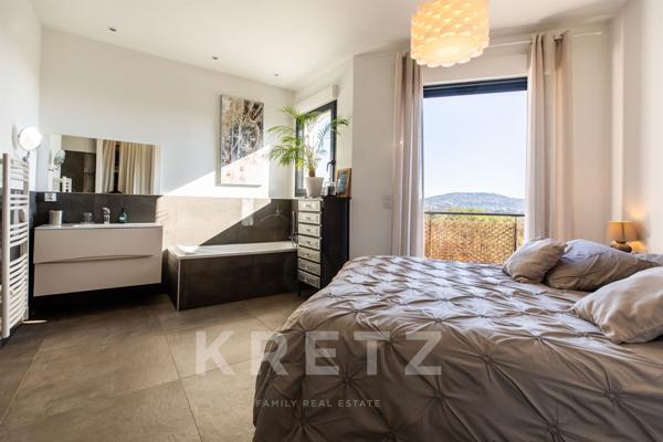 MAISON SUR LES TOITS de 120 m², en DERNIER ÉTAGE avec VUE MER