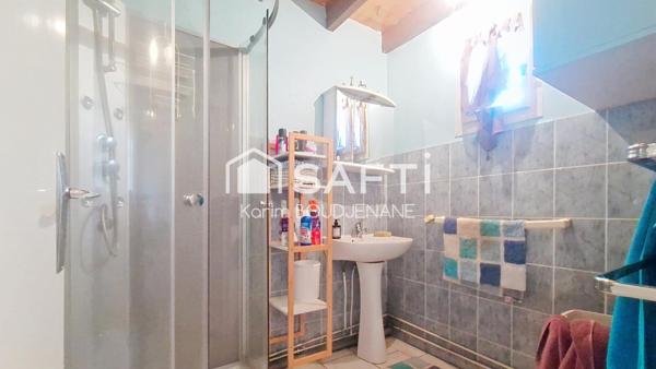 Maison de 70 m2, 2 chambres, sur 500 m2 de terrain...