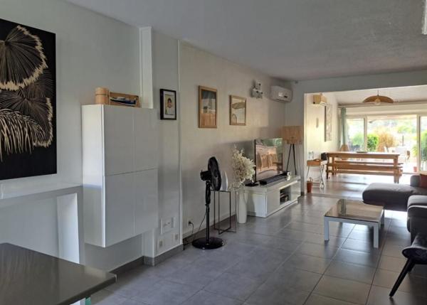Gosier (97190) TRIPLEX 95M2 A L HOUEZEL