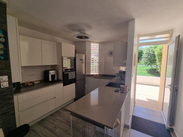 Gosier (97190) TRIPLEX 95M2 A L HOUEZEL