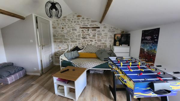 Sainte-Hermine (85210) Maison en pierre rénovée avec trois chambres et beau garage