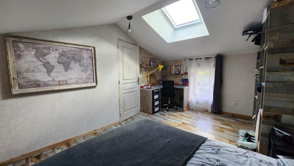 Sainte-Hermine (85210) Maison en pierre rénovée avec trois chambres et beau garage