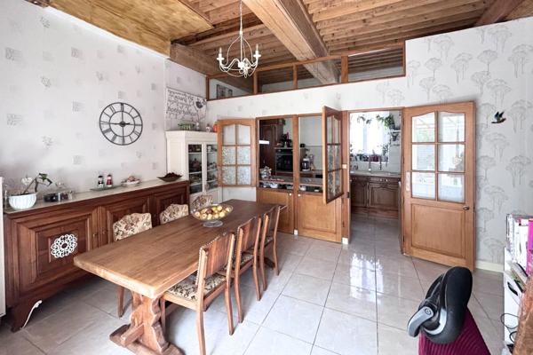 Maison de caractère - 230 m² – 5 chambres – Jardin paysager – Garage 3 véhicules – Cave de réception