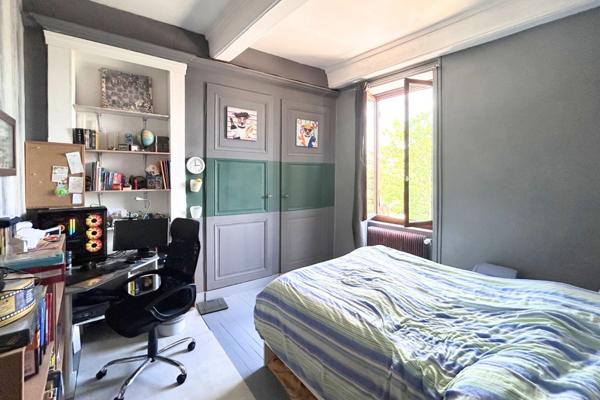 Maison de caractère - 230 m² – 5 chambres – Jardin paysager – Garage 3 véhicules – Cave de réception