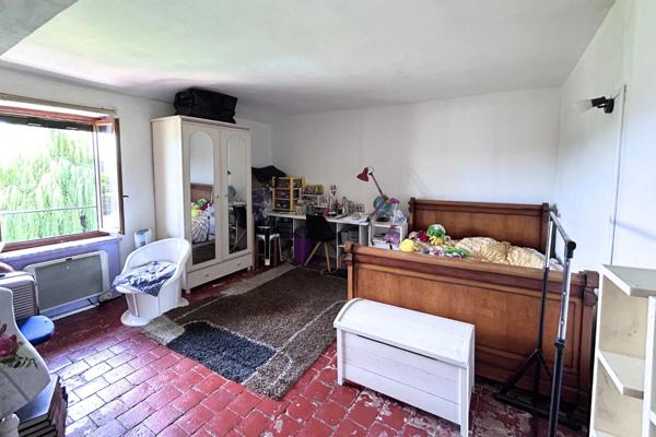 Maison de caractère - 230 m² – 5 chambres – Jardin paysager – Garage 3 véhicules – Cave de réception