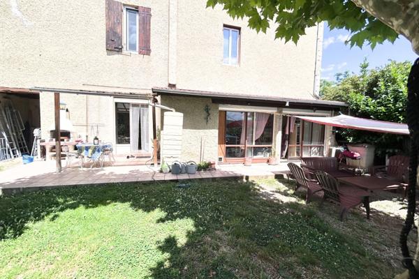 Maison de caractère - 230 m² – 5 chambres – Jardin paysager – Garage 3 véhicules – Cave de réception