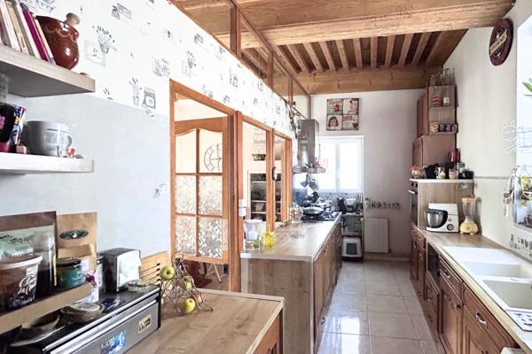 Maison de caractère - 230 m² – 5 chambres – Jardin paysager – Garage 3 véhicules – Cave de réception