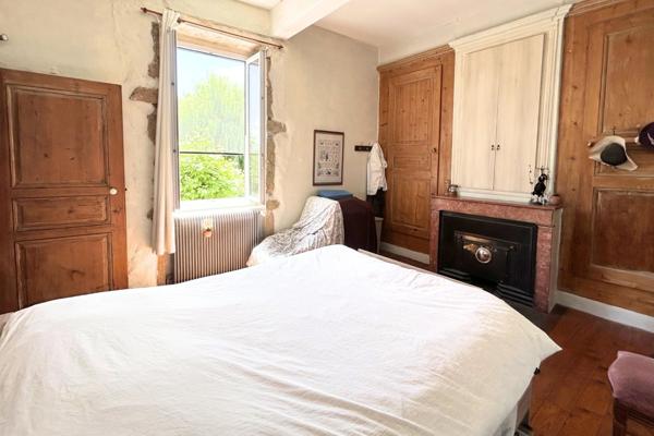 Maison de caractère - 230 m² – 5 chambres – Jardin paysager – Garage 3 véhicules – Cave de réception