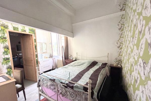 Maison de caractère - 230 m² – 5 chambres – Jardin paysager – Garage 3 véhicules – Cave de réception