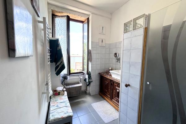 Maison de caractère - 230 m² – 5 chambres – Jardin paysager – Garage 3 véhicules – Cave de réception