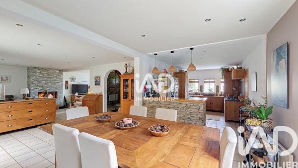 Maison à vendre 8 pièces 206 m² Le Coudray-Montceaux