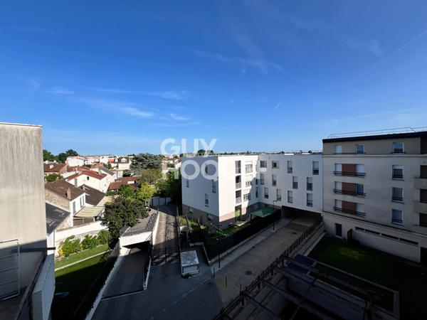 À vendre : Appartement 2 pièces à Combs-la-Ville - Terrasse - Dernier étage - Ascenseur