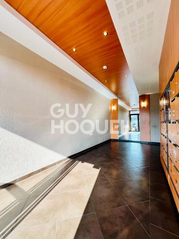 À vendre : Appartement 2 pièces à Combs-la-Ville - Terrasse - Dernier étage - Ascenseur