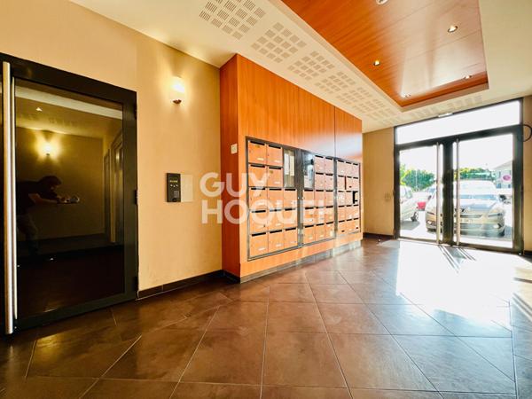 À vendre : Appartement 2 pièces à Combs-la-Ville - Terrasse - Dernier étage - Ascenseur