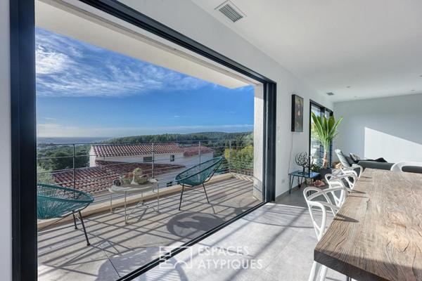 Villa contemporaine vue mer avec toit terrasse
