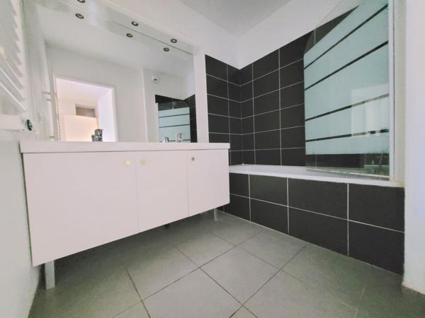 Appartement
         3 pièces
        - 68 m² 232 000 € *