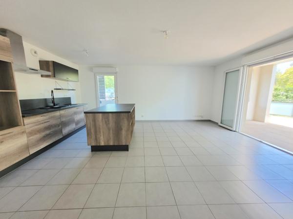 Appartement
         3 pièces
        - 68 m² 232 000 € *