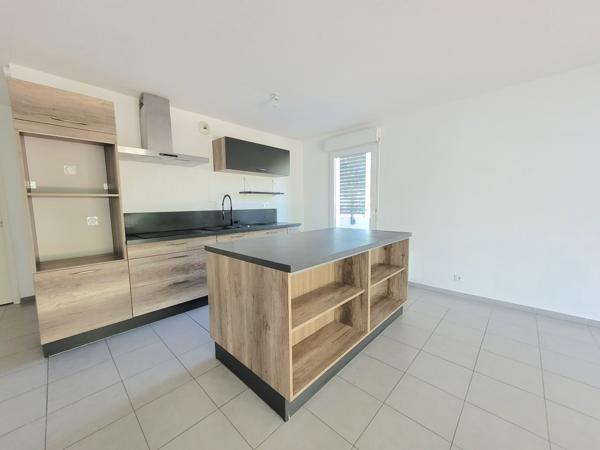 Appartement
         3 pièces
        - 68 m² 232 000 € *