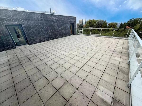 Vente                                                      Appartement
                        
                     4 pièces                      80 m2                     à Faches-Thumesnil