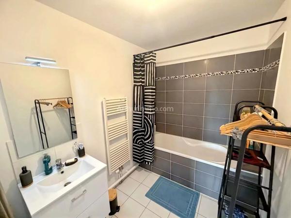 Vente                                                      Appartement
                        
                     4 pièces                      80 m2                     à Faches-Thumesnil