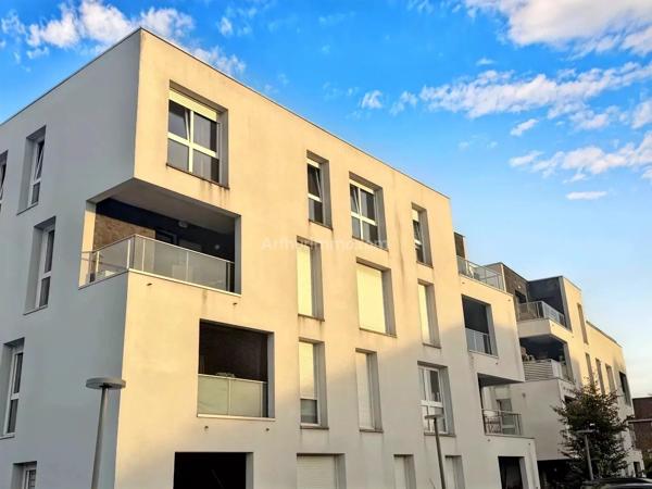 Vente                                                      Appartement
                        
                     4 pièces                      80 m2                     à Faches-Thumesnil