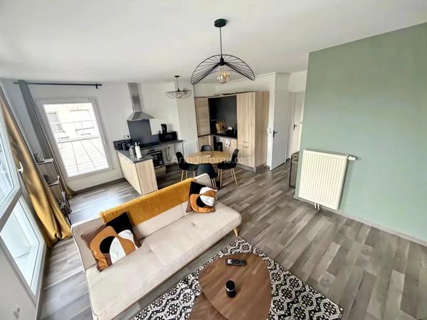 Vente                                                      Appartement
                        
                     4 pièces                      80 m2                     à Faches-Thumesnil