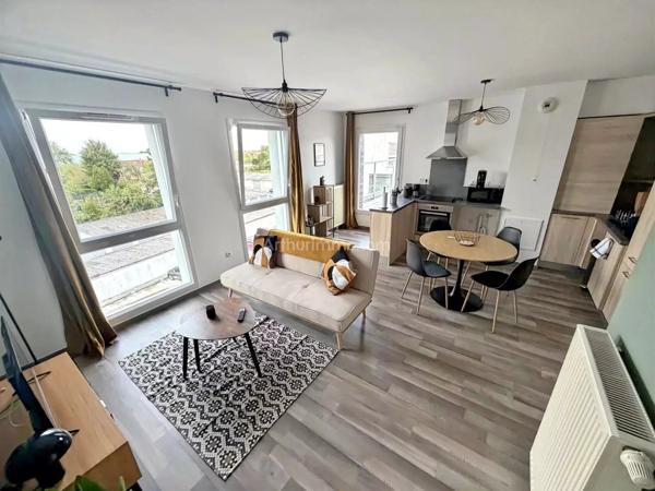 Vente                                                      Appartement
                        
                     4 pièces                      80 m2                     à Faches-Thumesnil