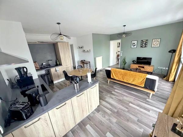 Vente                                                      Appartement
                        
                     4 pièces                      80 m2                     à Faches-Thumesnil