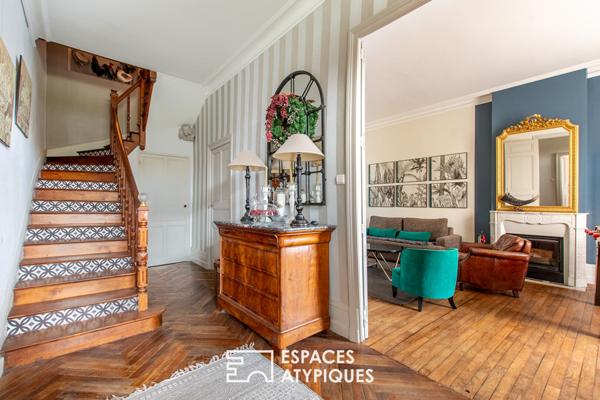 Elégante maison bourgeoise et son jardin romantique