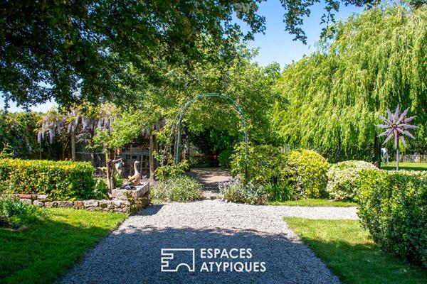Elégante maison bourgeoise et son jardin romantique