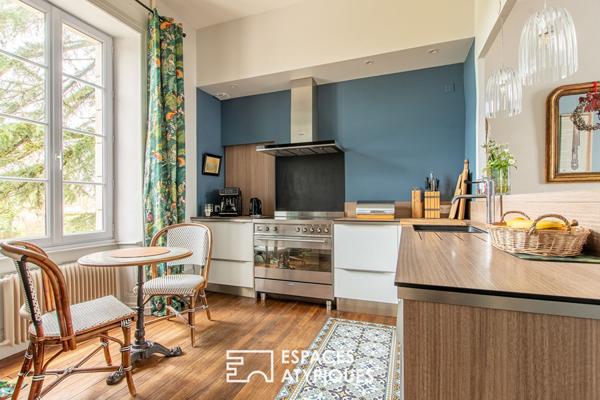 Elégante maison bourgeoise et son jardin romantique