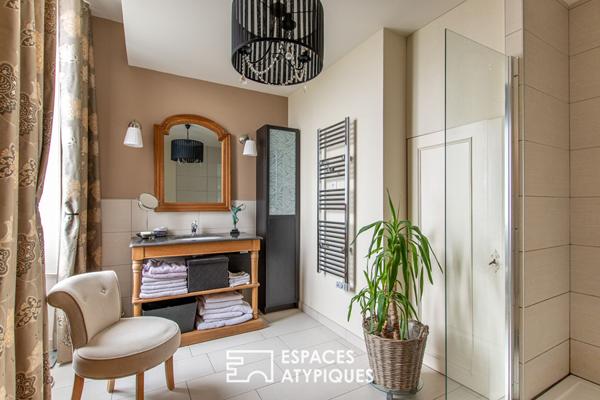 Elégante maison bourgeoise et son jardin romantique