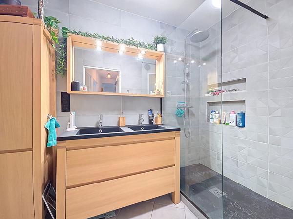 Bel appartement T4 lumineux et rénové de 85m² avec balcon, parking et cave à vendre en exclusivité dans un quartier calme de Péchabou