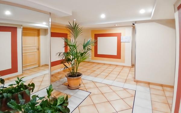 Appartement à vendre    2 pièces • 49,49 m2 Menton