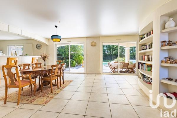 Maison traditionnelle 7 pièces de 230 m² à Plaisance-du-Touch (31830)