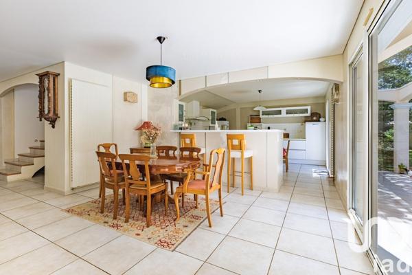 Maison traditionnelle 7 pièces de 230 m² à Plaisance-du-Touch (31830)