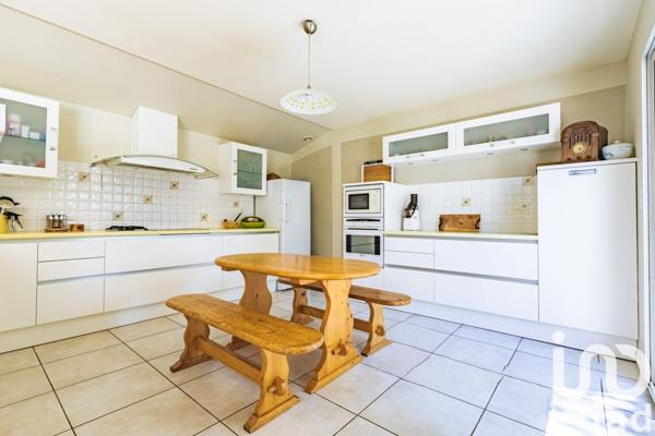 Maison traditionnelle 7 pièces de 230 m² à Plaisance-du-Touch (31830)