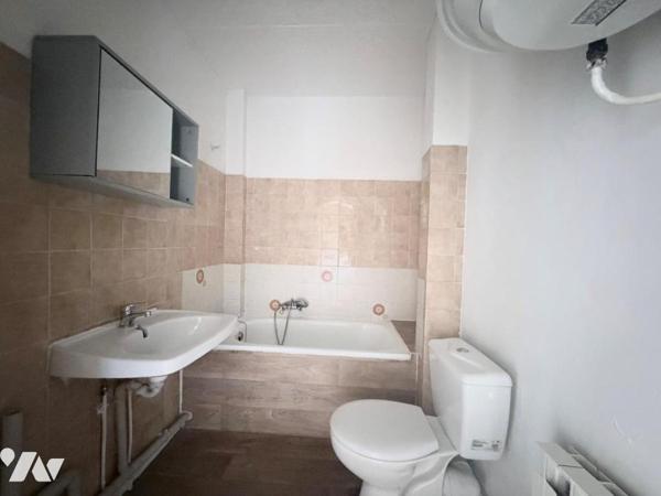 Appartement studio avec terrasse en centre ville de ROGNAC