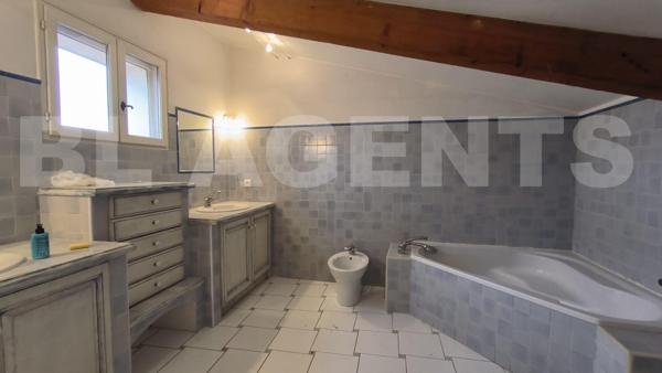 Maison de Village Atypique, Mariage de l’Ancien et du Moderne