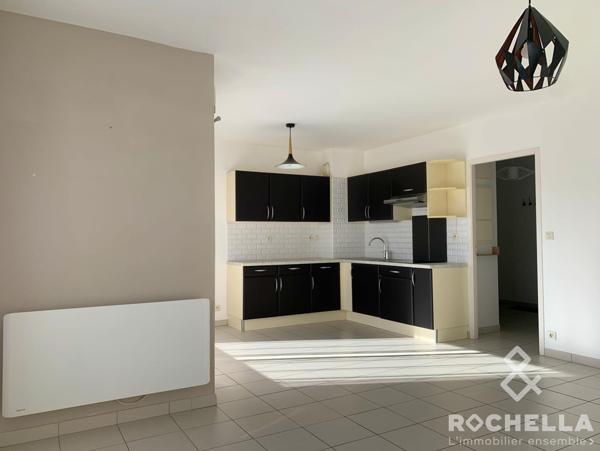 Aytré centre, appartement lumineux de 60m2, 2 chambres avec balcon et garage privatif.