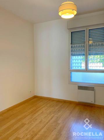 Aytré centre, appartement lumineux de 60m2, 2 chambres avec balcon et garage privatif.