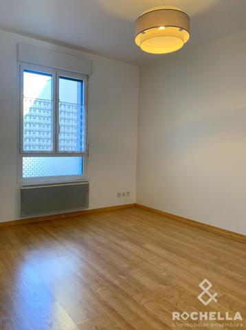 Aytré centre, appartement lumineux de 60m2, 2 chambres avec balcon et garage privatif.