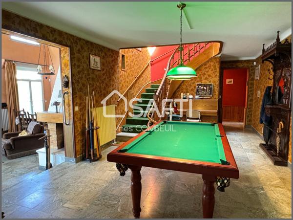 SAUTRON, VASTE DEMEURE FAMILIALE À RÉNOVER AU CALME ET PROCHE DES COMMODITÉS