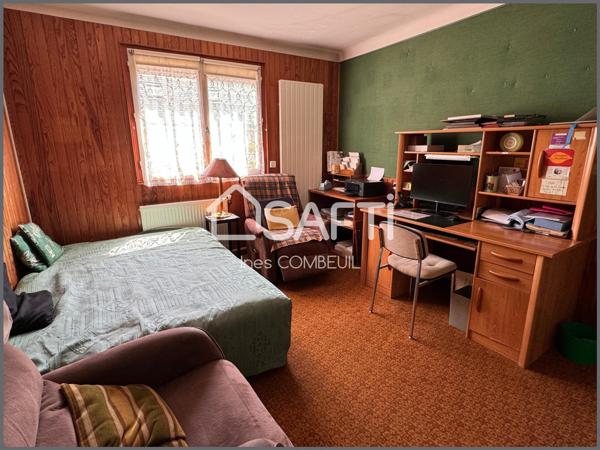 SAUTRON, VASTE DEMEURE FAMILIALE À RÉNOVER AU CALME ET PROCHE DES COMMODITÉS