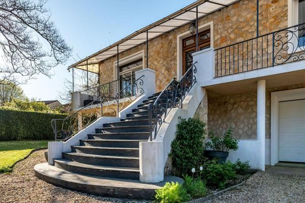 Maison de ville Boulazac 7 pièce(s) 223 m2 avec piscine intérieure