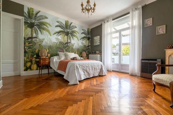 Maison de ville Boulazac 7 pièce(s) 223 m2 avec piscine intérieure