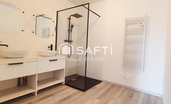 MAISON EN PIERRE RÉNOVÉE A NEUF , TERRAIN 1000 M2 , 4 CHAMBRES, LUMINEUSE.