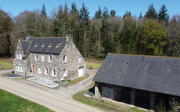 Maison à vendre    4 pièces • 166,88 m2 Plouguernével