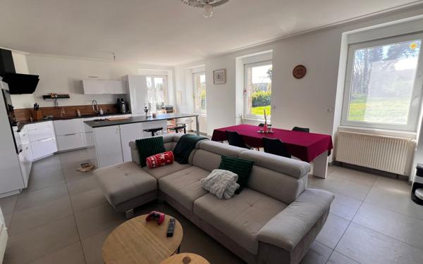 Maison à vendre    4 pièces • 166,88 m2 Plouguernével